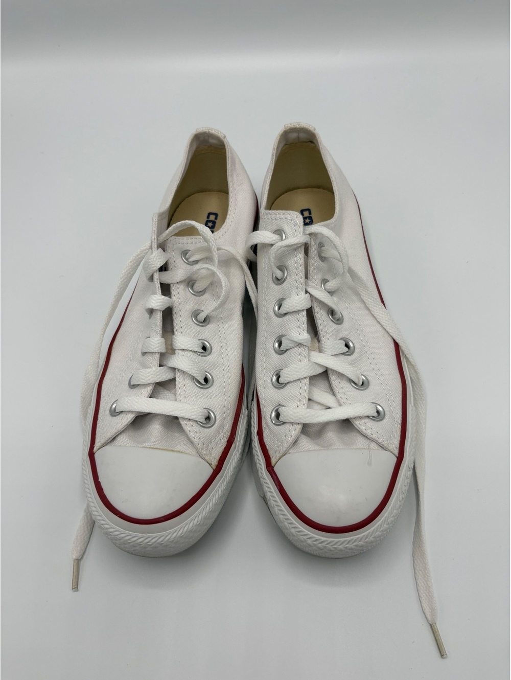Converse Size 8 White Chuck Taylor All Star Low Top Shoes